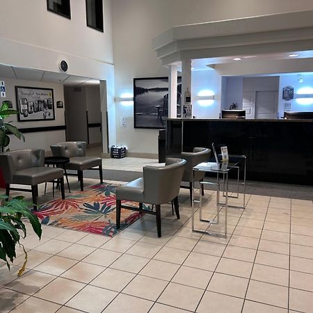 Super 8 By Wyndham Trois-Rivieres Hotel Eksteriør billede