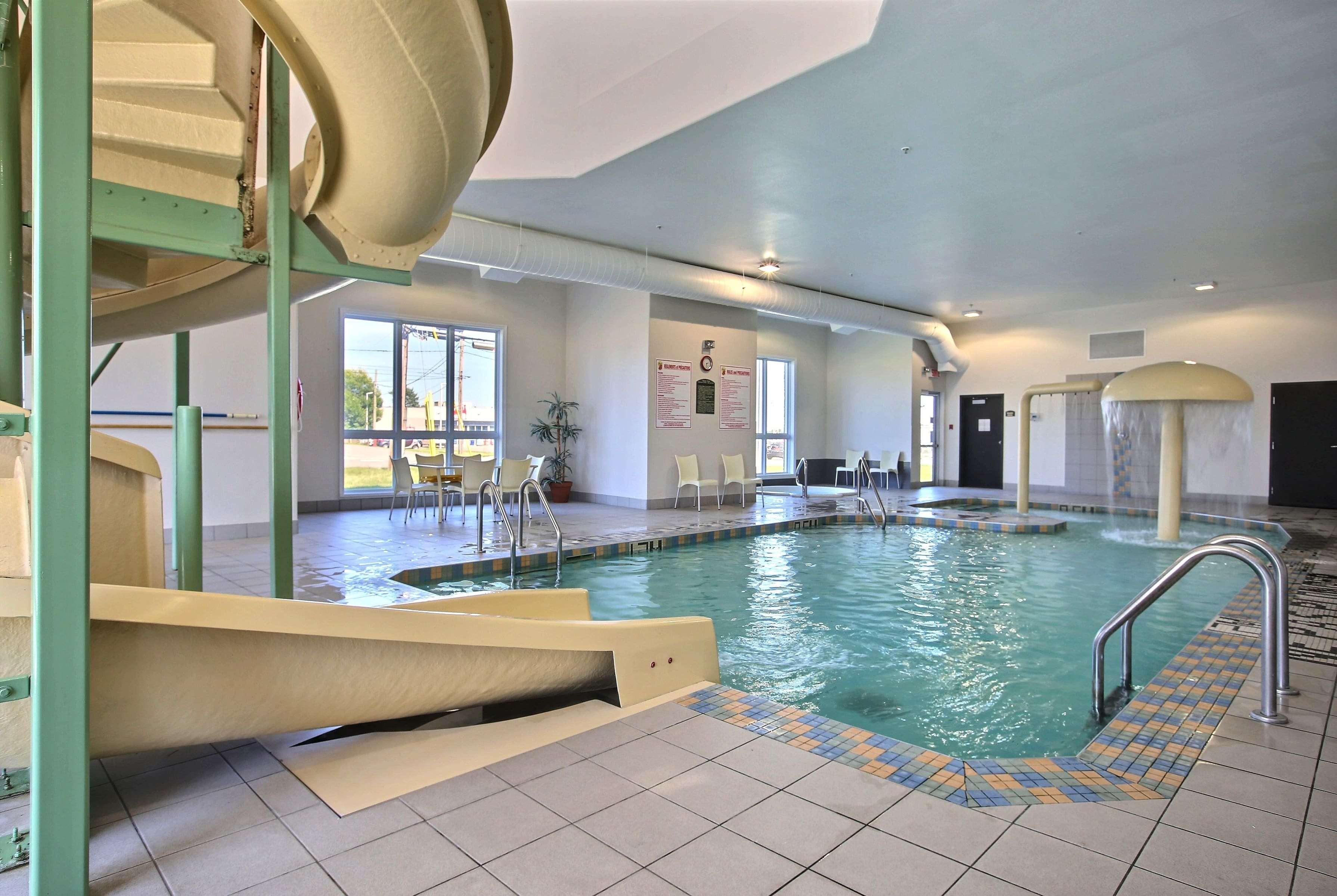 Super 8 By Wyndham Trois-Rivieres Hotel Eksteriør billede