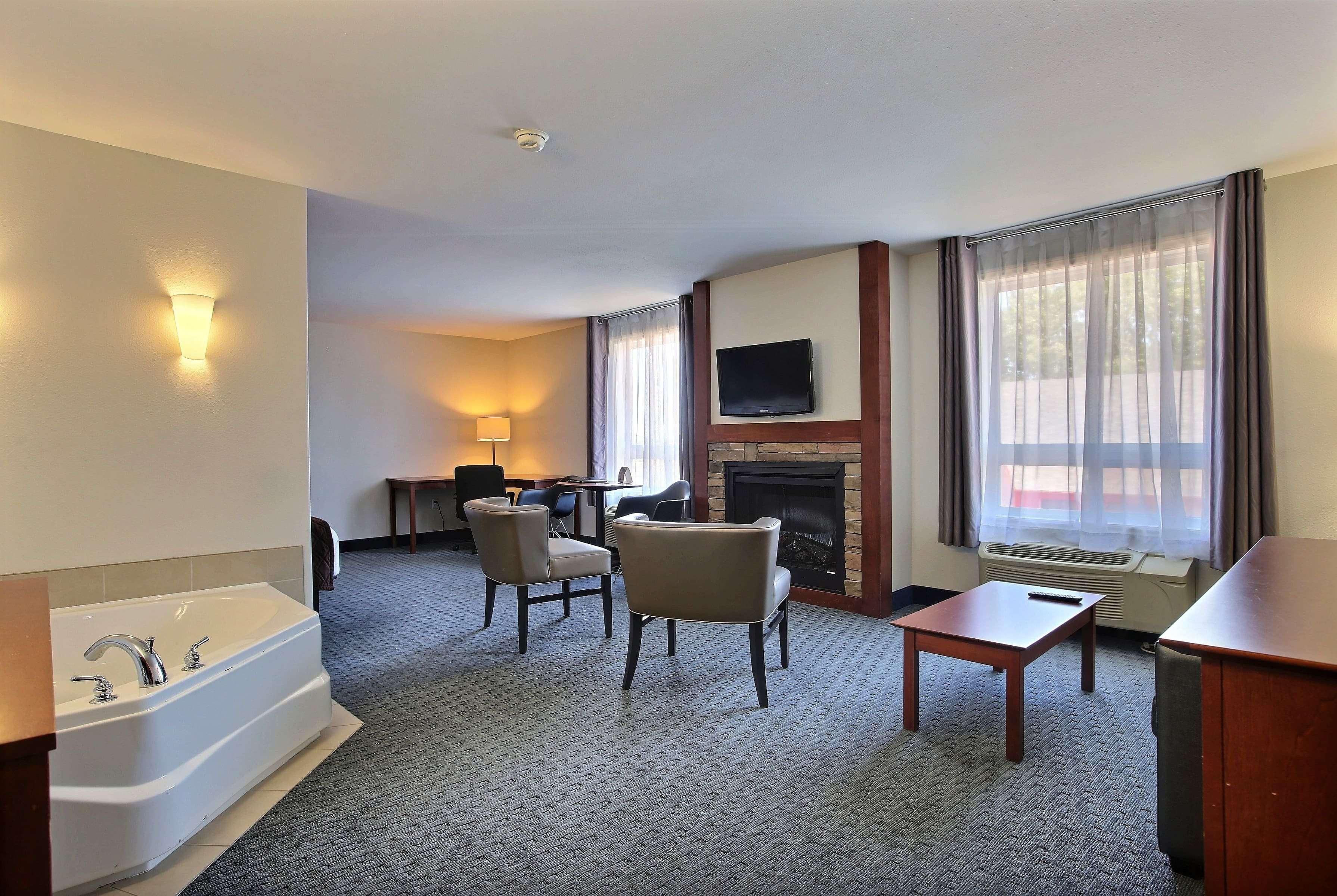 Super 8 By Wyndham Trois-Rivieres Hotel Eksteriør billede