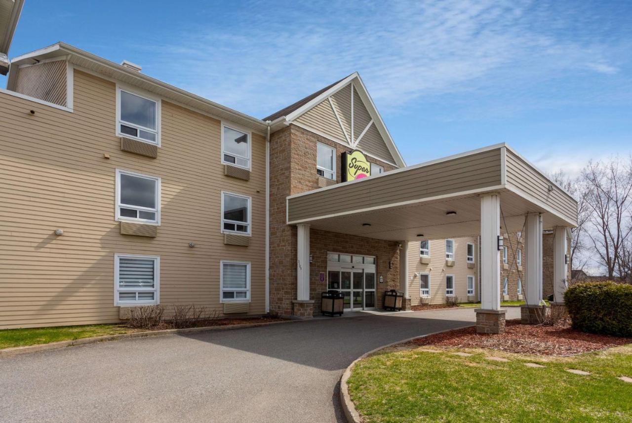 Super 8 By Wyndham Trois-Rivieres Hotel Eksteriør billede