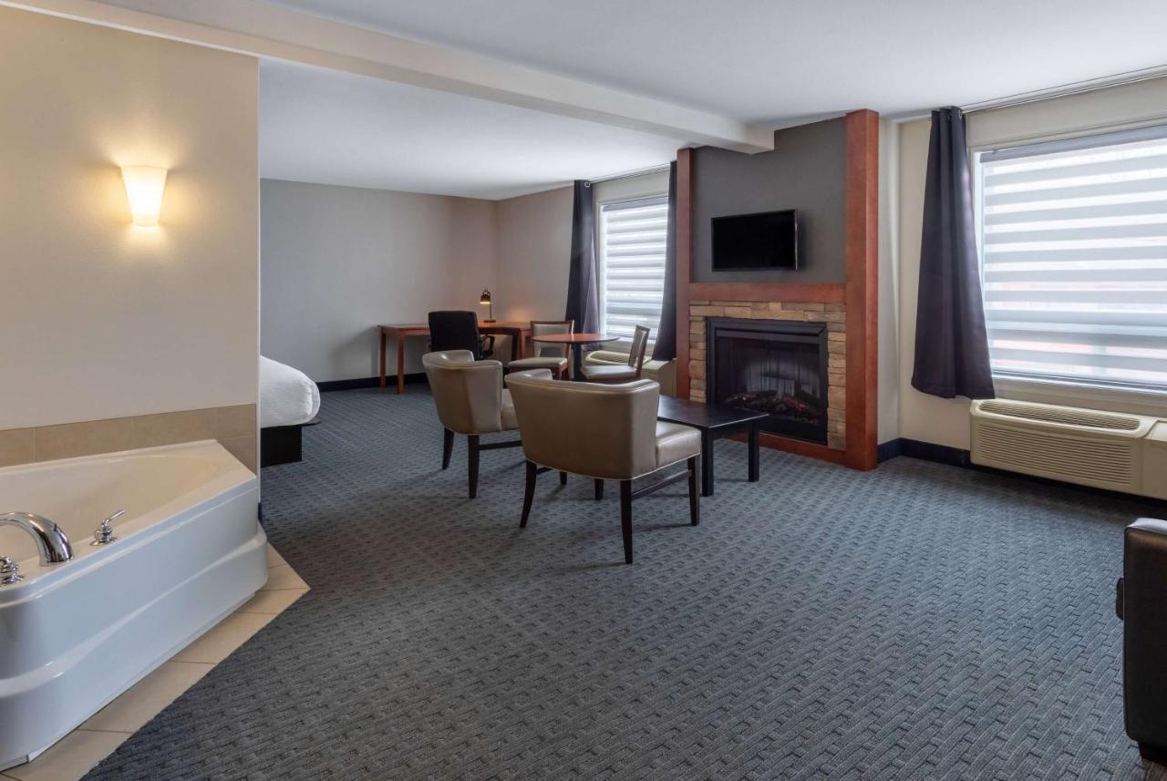 Super 8 By Wyndham Trois-Rivieres Hotel Eksteriør billede