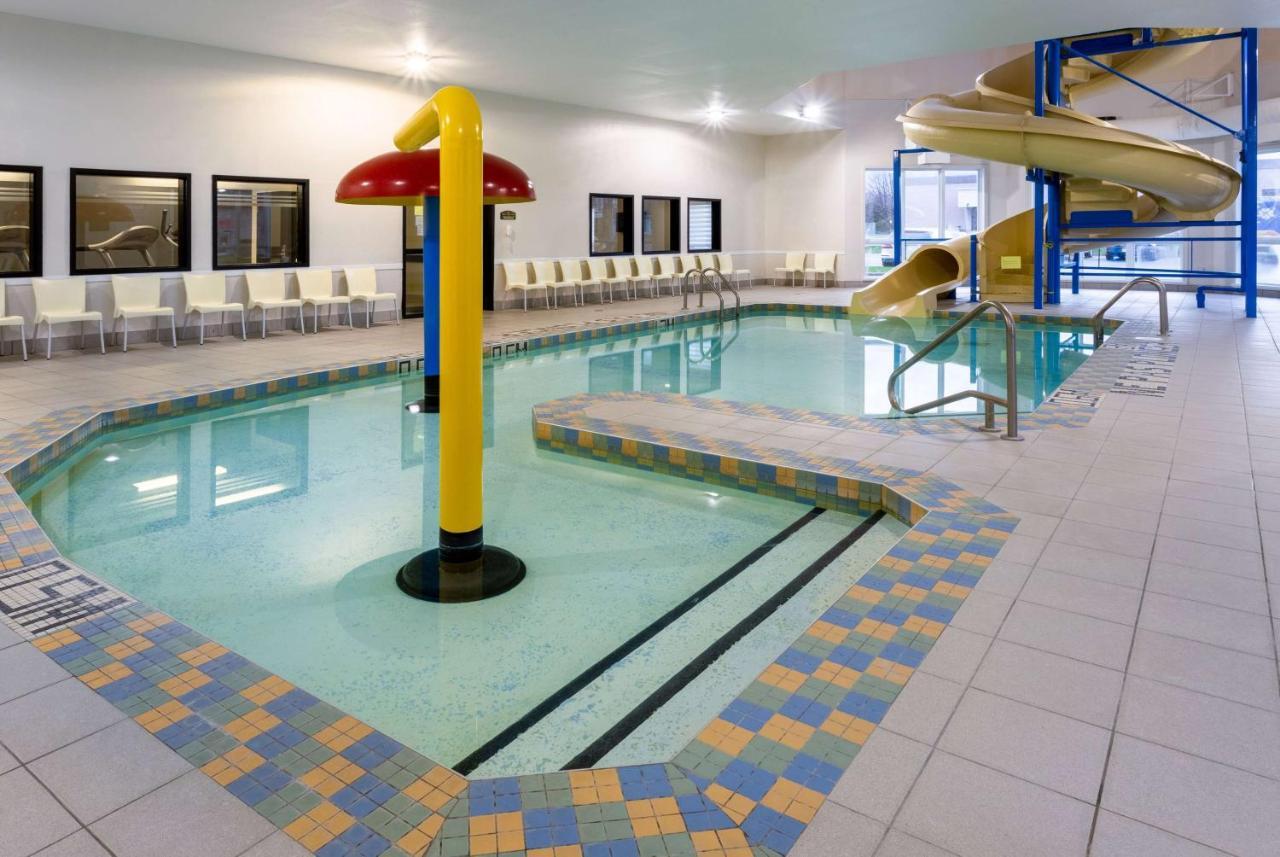 Super 8 By Wyndham Trois-Rivieres Hotel Eksteriør billede