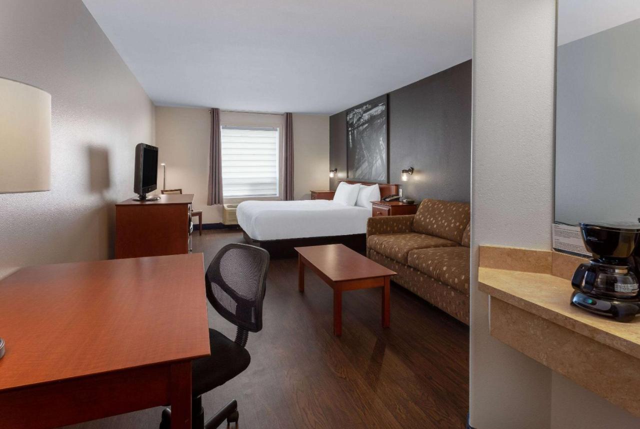 Super 8 By Wyndham Trois-Rivieres Hotel Eksteriør billede
