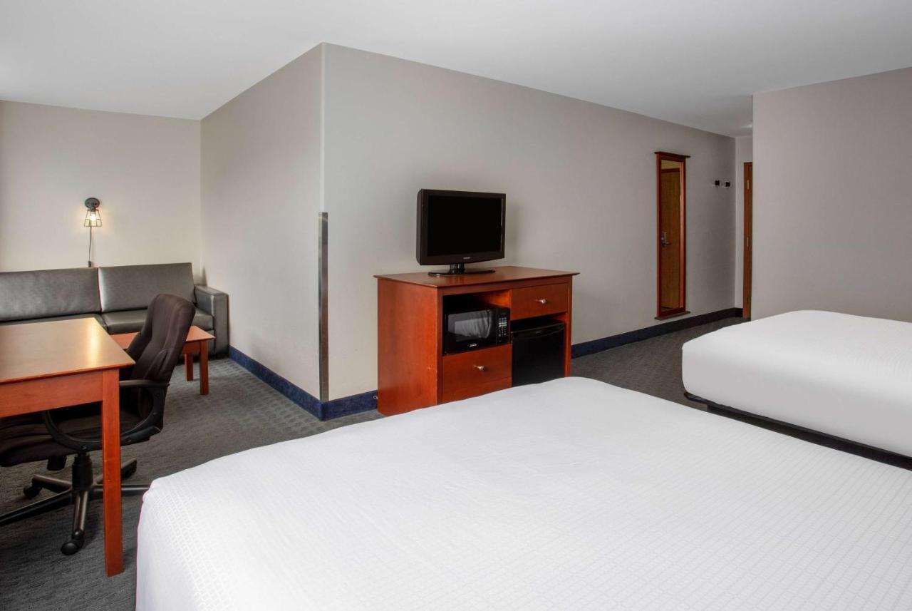 Super 8 By Wyndham Trois-Rivieres Hotel Eksteriør billede