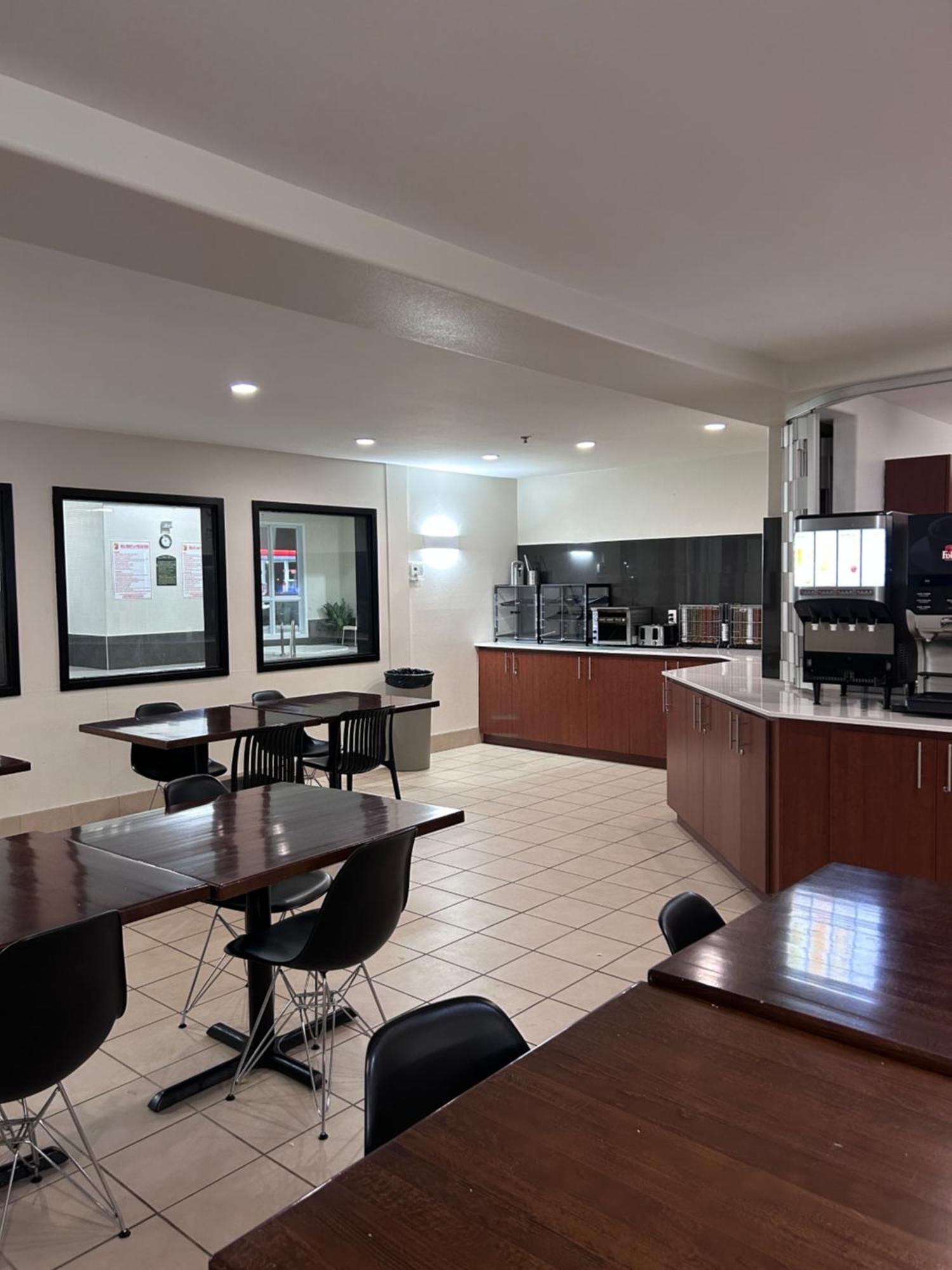 Super 8 By Wyndham Trois-Rivieres Hotel Eksteriør billede